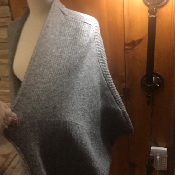 Sweater cape with Dolman 3/4 length sleeves.. - Picture 5 of 8